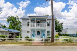 2 Houses 20 Mins to Beach - Sleeps 16 - Brunswick - 0