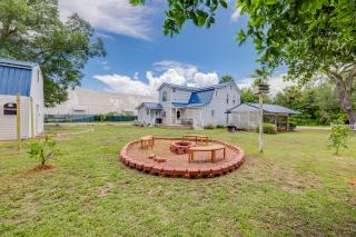 2 Houses 20 Mins to Beach - Sleeps 16 - 7