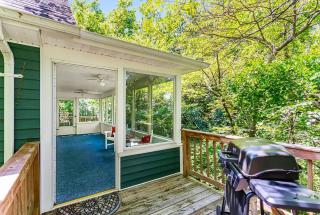 Cozy Cottage w Hot Tub, Fire Pit, WiFi & Sunroom! - Front Royal - 6