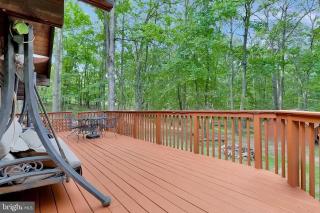 Log Cabin w Loft, Hot Tub, Deck, Fire Pit, & WiFi - Great Cacapon - 9