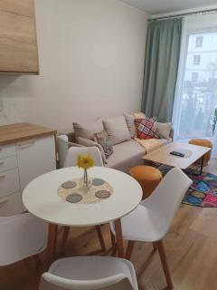 Apartament Colorful 2 pokojowy z małym ogródkiem w Warszawie - 7