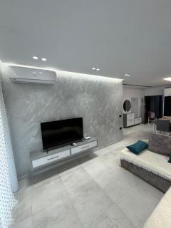 Alpha Lux Apartment - 6