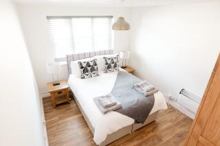 Stylish Modern Apartment in Blackpool with Parking - 5