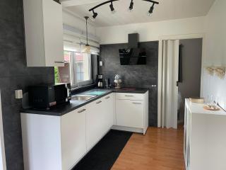 Zonneschijn, bungalow op vakantiepark bij zee - 4