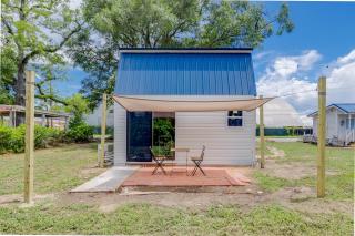 Tiny House 20 Mins from Beach - 8