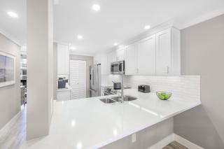 Rare 6th floor unit with amazing views of Clam Bay - 1