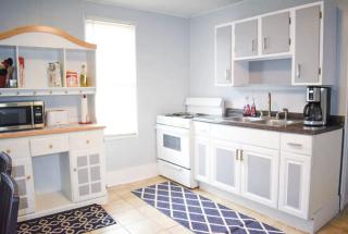Expansive Charm in Every Corner 7 bedroom - Cleveland - 5