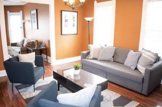 Expansive Charm in Every Corner 7 bedroom - Cleveland - 4