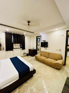Hotel The Paradise In - Near Karol Bagh Metro Station - New Delhi - 3
