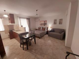 Eleni's Apartments Igoumenitsa - Γκαρσονιέρα ισoγείου επιπλωμένη, εξοπλισμένη - Igoumenitsa - 0