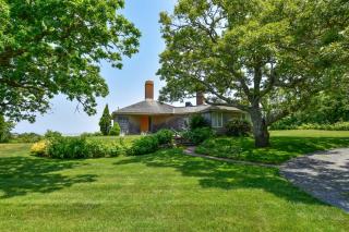 Panoramic Water Views w Private Beach - 8