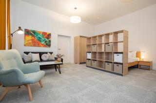 ALURE RESIDENCES 10 - 24h self check-in & private parking next to the apartment building included, CITY CENTER right on SNP Square in a quiet passage, new building, best deal in town - Banská Bystrica - 3