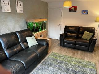 Brackley near Silverstone Grand Prix 3 double bed family home - 7