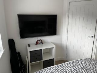 Brackley near Silverstone Grand Prix 3 double bed family home - 4