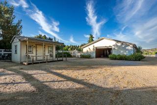 The Oaktree Estate by Fieldtrip 7 Acre Private Resort with Lake Pool Vineyard - Lake Elsinore - 3