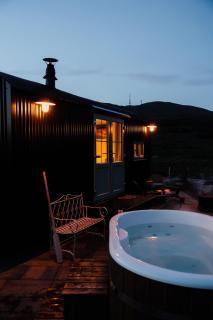 Black hut at Slieve Croob Glamping - 9