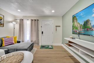 5BR Home w Pool & Big Yard Near Universal Studios - Orlando - 5