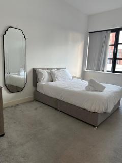 Self check in 2 bedroom apartment - Birmingham - 5