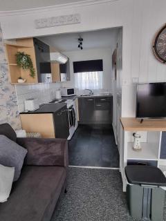 115 Modern South Facing Chalet on Sunbeach in Scratby Near Great Yarmouth - 7