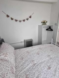 115 Modern South Facing Chalet on Sunbeach in Scratby Near Great Yarmouth - 3