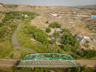 D4 Badlands Bunker Dome- 1 Queen Pet Friendly - Drumheller - 4