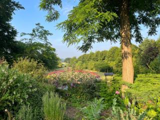 La muse bretonne - BBQ - Mac & Wifi - big Patio with view of the garden - private Parking - anytime access - 4
