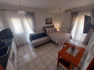 Eleni's Apartments Igoumenitsa - Γκαρσονιέρα 1ου ορόφου επιπλωμένη, εξωπλισμένη - Igoumenitsa - 0