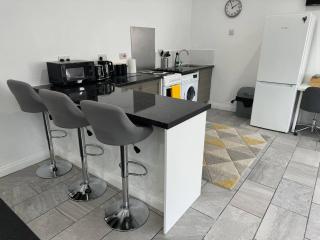 Spacious private cinema guest house - 3