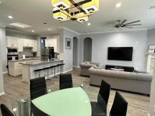 New Spacious 5-bedroom Home for Large Family - Garland - 9