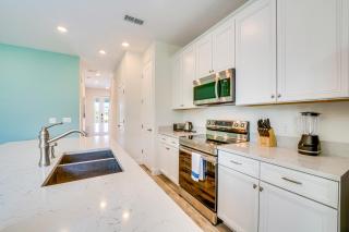 about 11 Mi to Disney Bright Kissimmee Townhome! - Orlando - 3