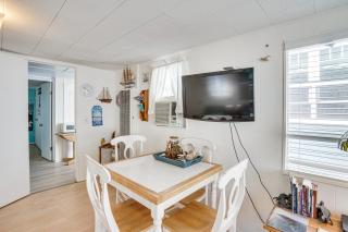 Quaint Avalon Cottage Less Than Half-Mi to Beaches! - Avalon - 4