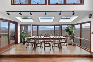 5 Star Gorgeous Cliffside Chalet with Panoramic Views - Tannersville - 4