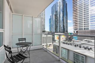 Downtown 1BR w Roof Pool Gym nr the 110 LAX-734 - 8