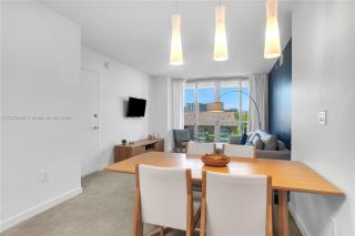 Spectacular 1BR Resort Pool Gym Near Beach - Hallandale Beach - 1