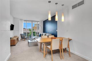 Spectacular 1BR Resort Pool Gym Near Beach - Hallandale Beach - 2