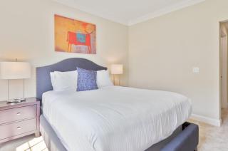 Modern Apt with Private Garage - 3