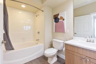 Modern Apt with Private Garage - 2