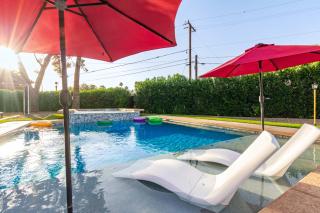 NEW Windsor Modern Retreat Pool Spa Volleyball - 7