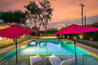 NEW Windsor Modern Retreat Pool Spa Volleyball - 0