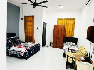 Nana OWL Homestay A & B Roomstay C & D - Kemasik - 9