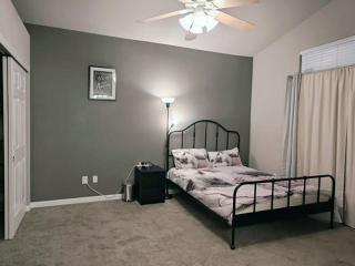 Cozy Home in the Heart of Elk Grove - Elk Grove - 1