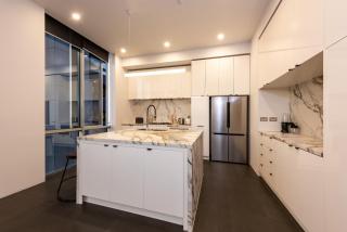 Perfect 4-Bed Penthouse w Parking Pool and Gym - Melbourne - 1