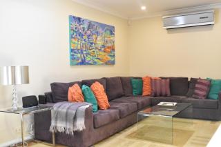 Bright 2 Bedroom Apartment In A Great Location - 5