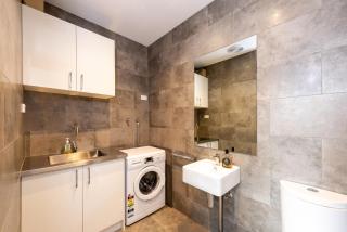 Stylish 3-bed Unit in the Heart of Melbourne CBD! - Melbourne - 6