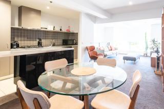 Light-Filled Converted Warehouse 2 Bedroom Apartment in Prahran - Melbourne - 2