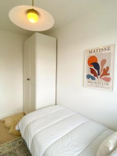 Sleek Scandi-Inspired 2BD Flat Fulham - London - 6