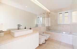 Bright 2 Bedroom Apartment with parking in Lisbon - Lisbona - 2