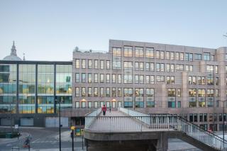 1 Bedroom Apartment on The Riverbank Near St Paul's - London - 2