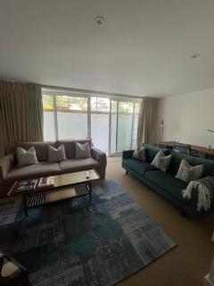 Beautifully Refurbished 2BD Flat- Clapham - London - 1