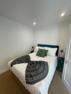 Beautifully Refurbished 2BD Flat- Clapham - London - 6
